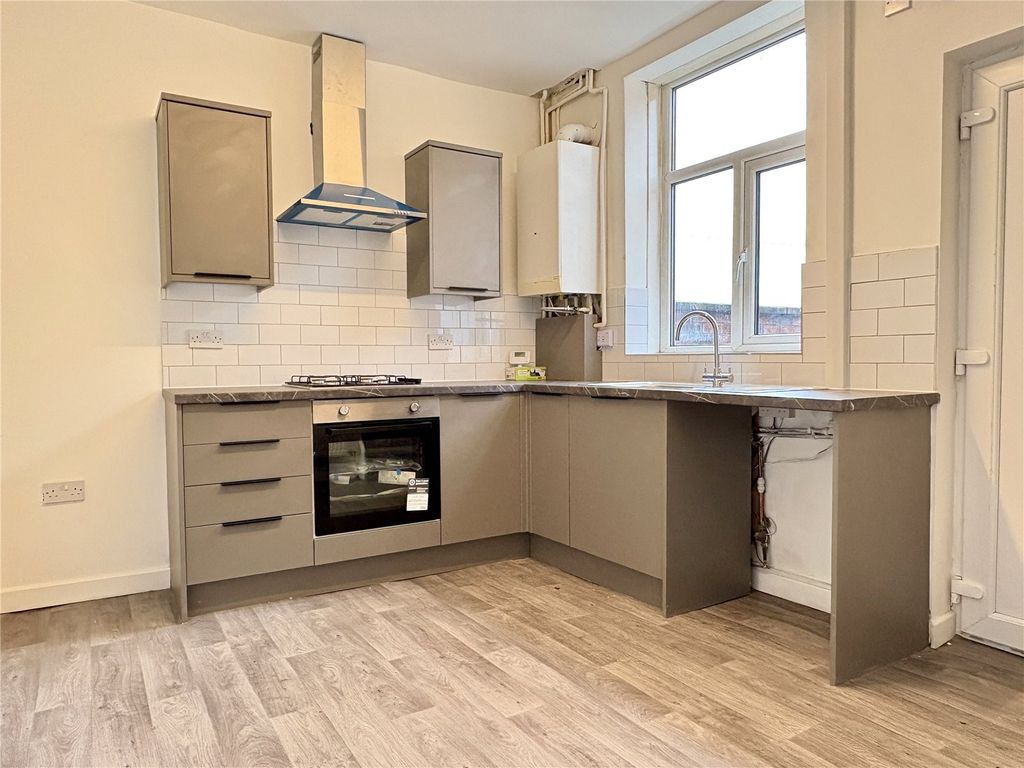Property photo 3 of 9 Kitchen
