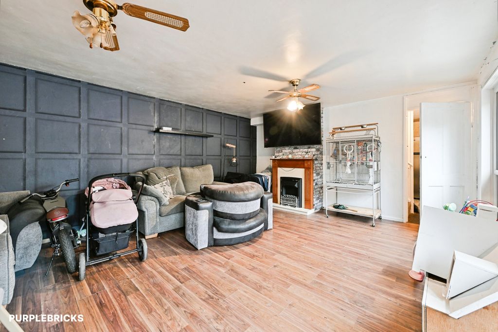 Property photo 2 of 21