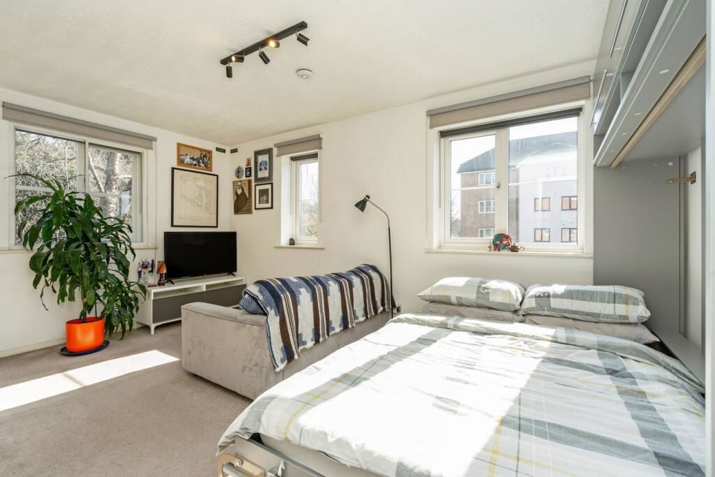 Property photo 3 of 12