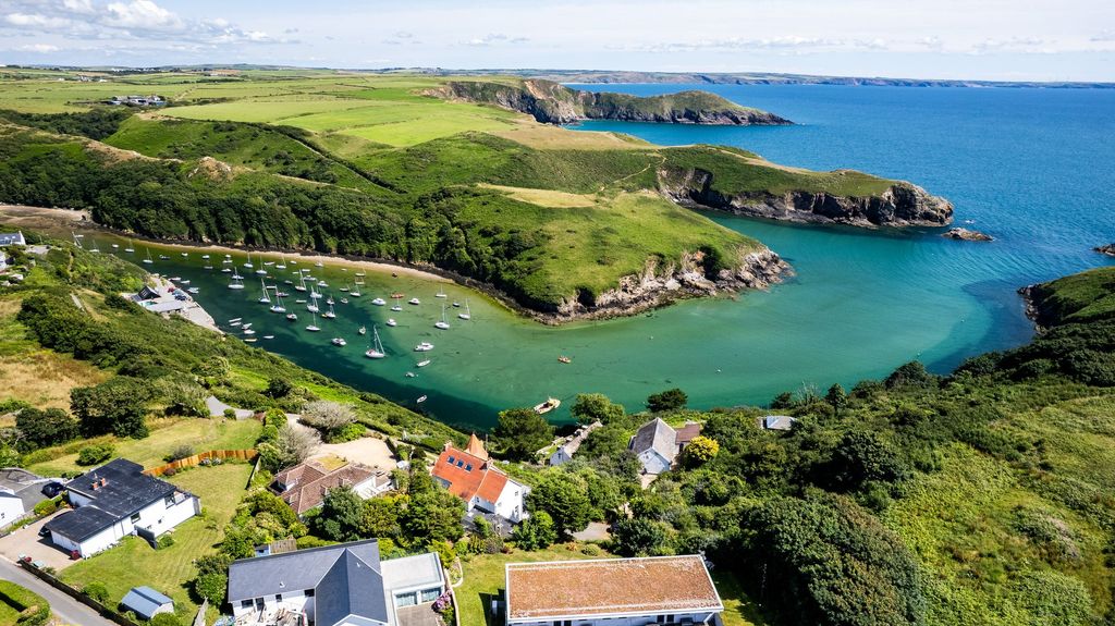 Property photo 1 of 20