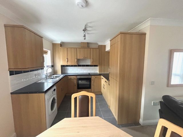 Property photo 3 of 8 Kitchen