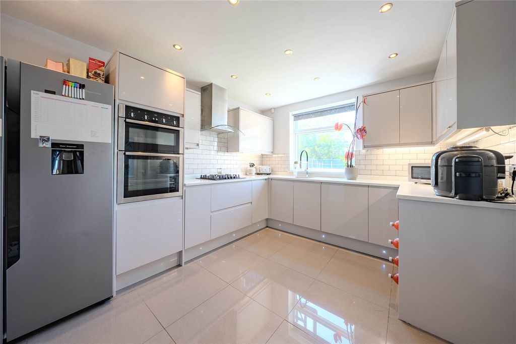 Property photo 2 of 13 Picture No. 11