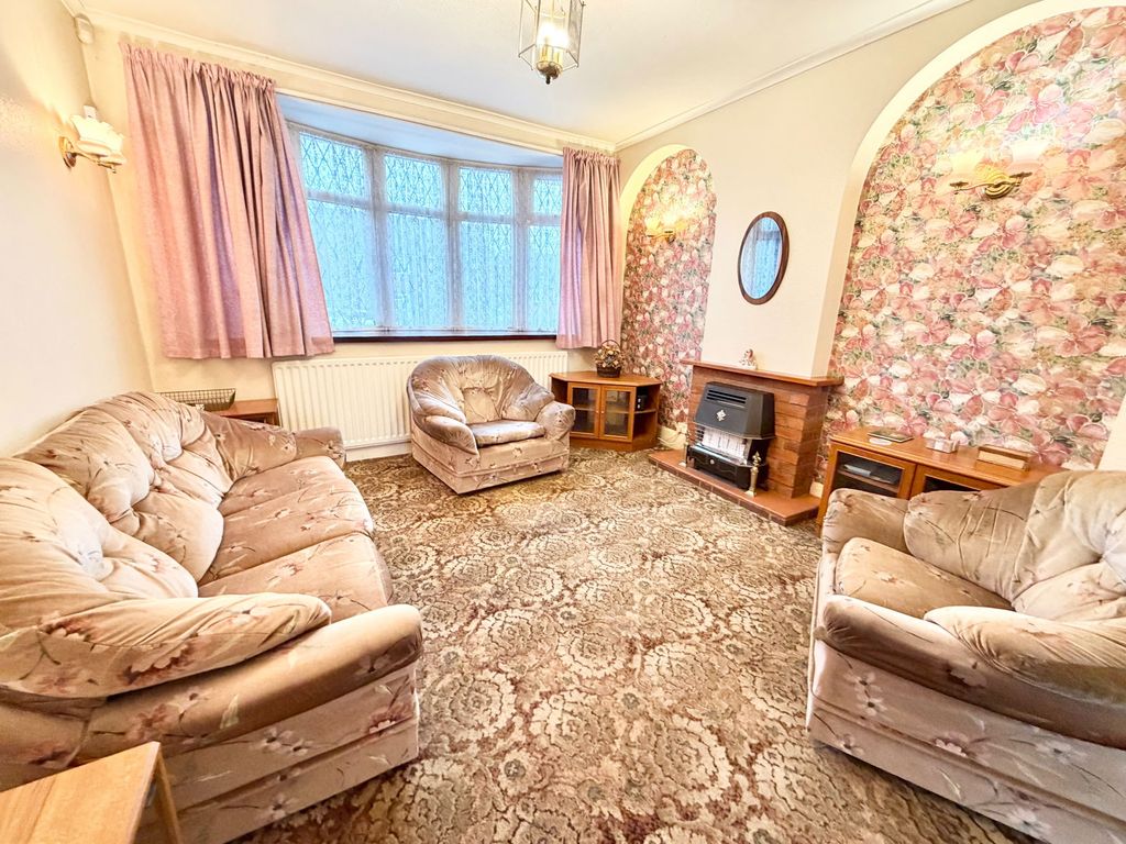 Property photo 3 of 27