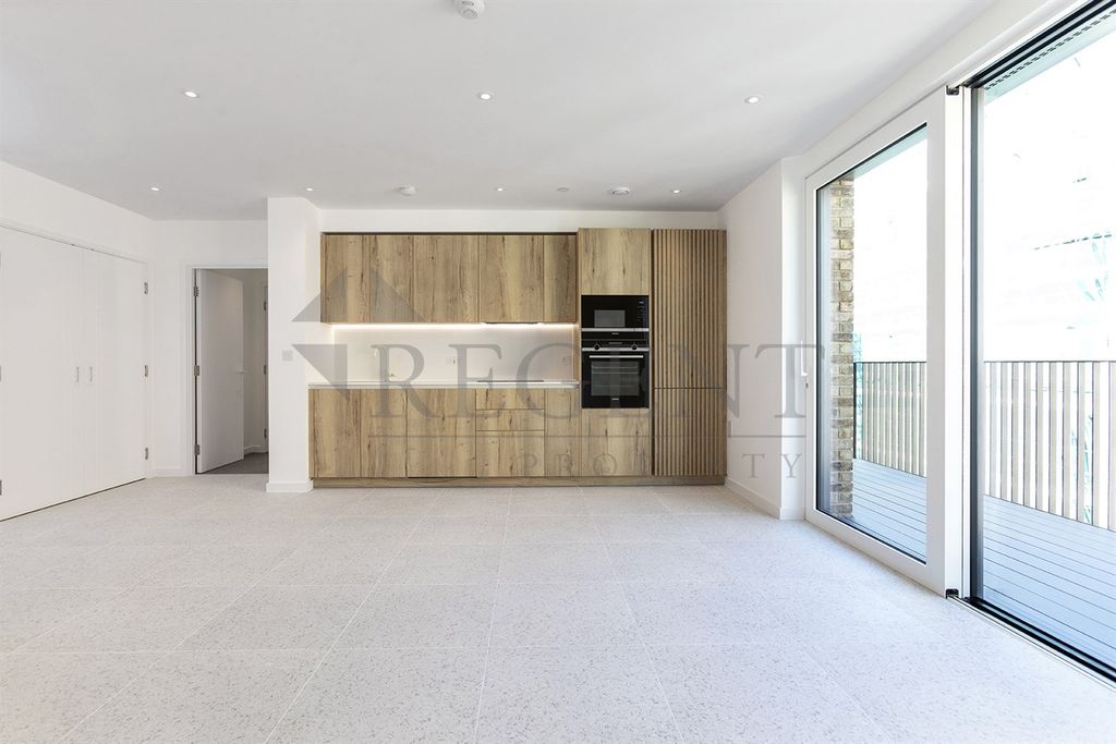 Property photo 3 of 12 Kitchen