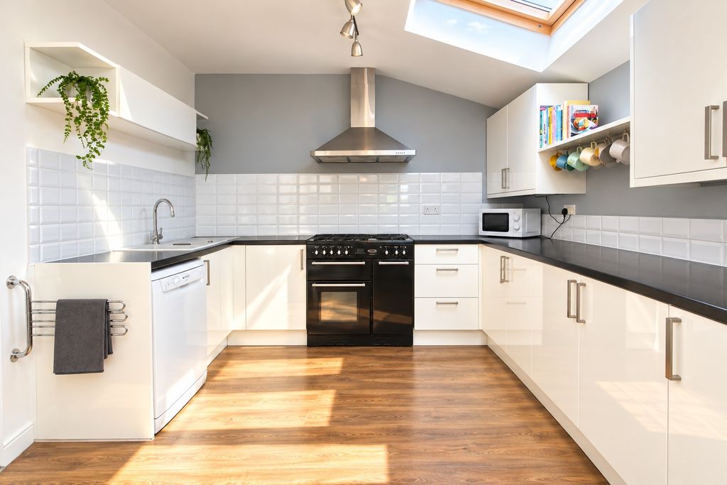 Property photo 2 of 20 5593552