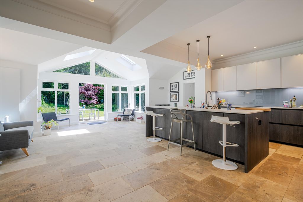 Property photo 2 of 26 Image