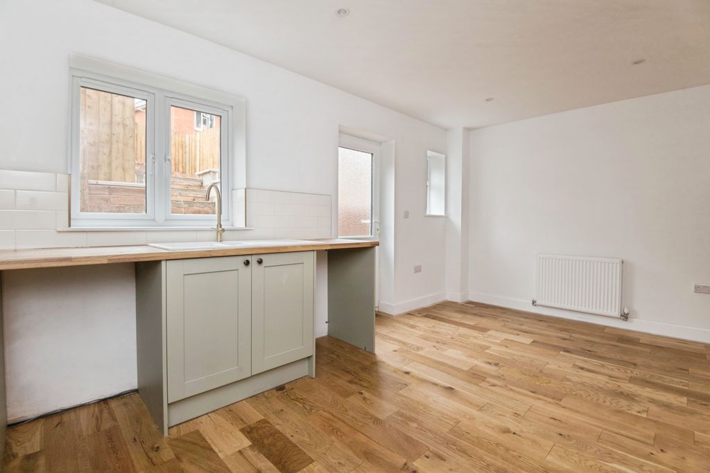 Property photo 3 of 20 Kitchen/Diner