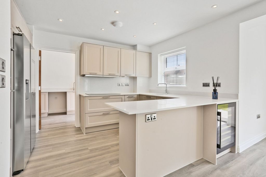Property photo 3 of 15 Kitchen