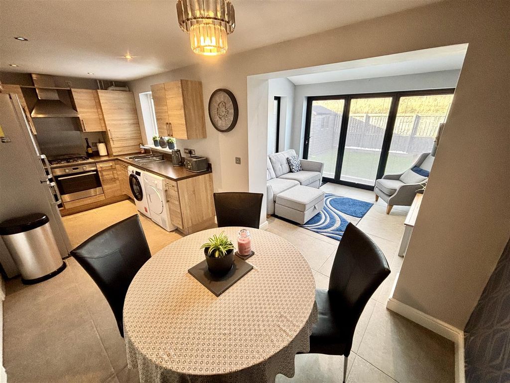 Property photo 2 of 18 Open Plan Kitchen And Dining Room