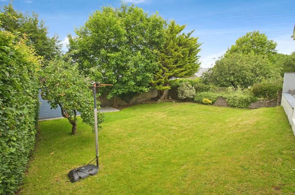 Property photo 2 of 27