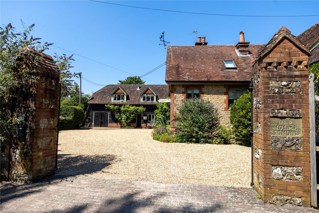 Property photo 2 of 49 Picture No. 10