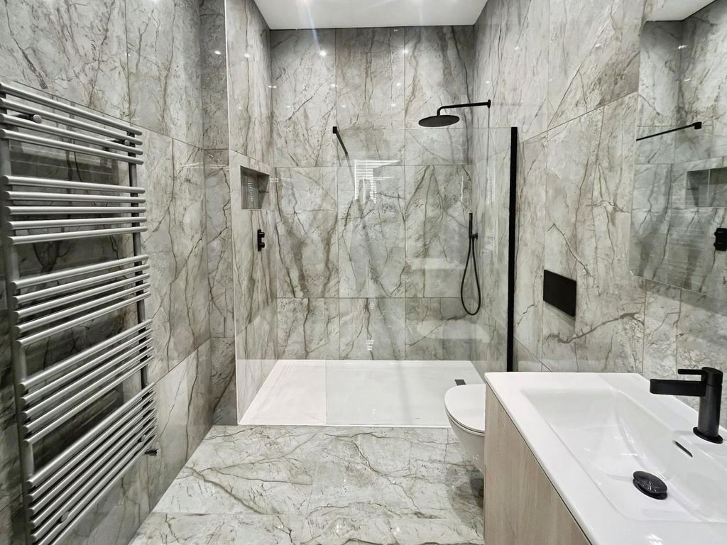 Property photo 3 of 4 Hanwell Shower.Jpg