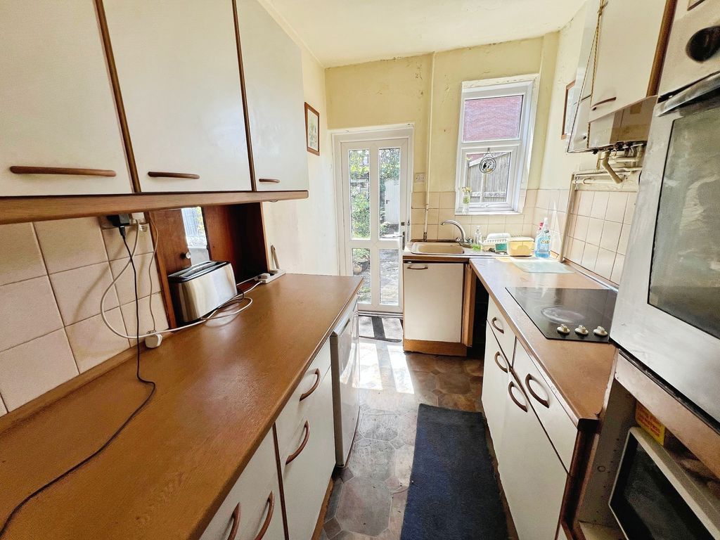 Property photo 3 of 14 Kitchen