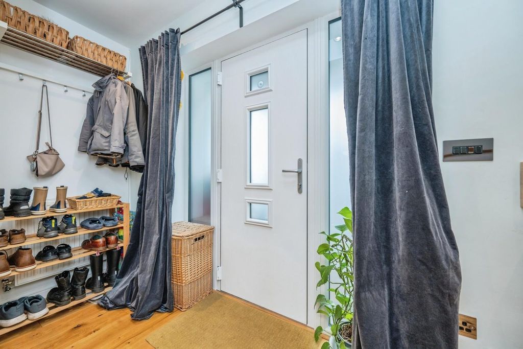 Property photo 3 of 23 60Torcavenue-24.Jpg