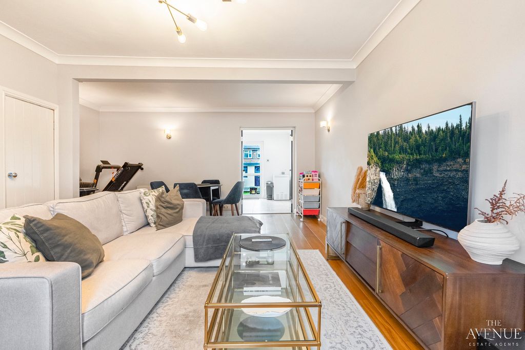 Property photo 2 of 15 4839111