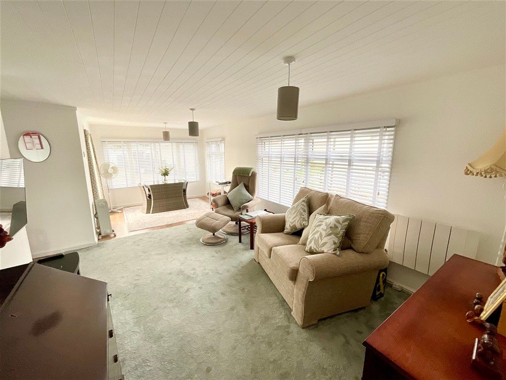 Property photo 1 of 10 Lounge / Diner