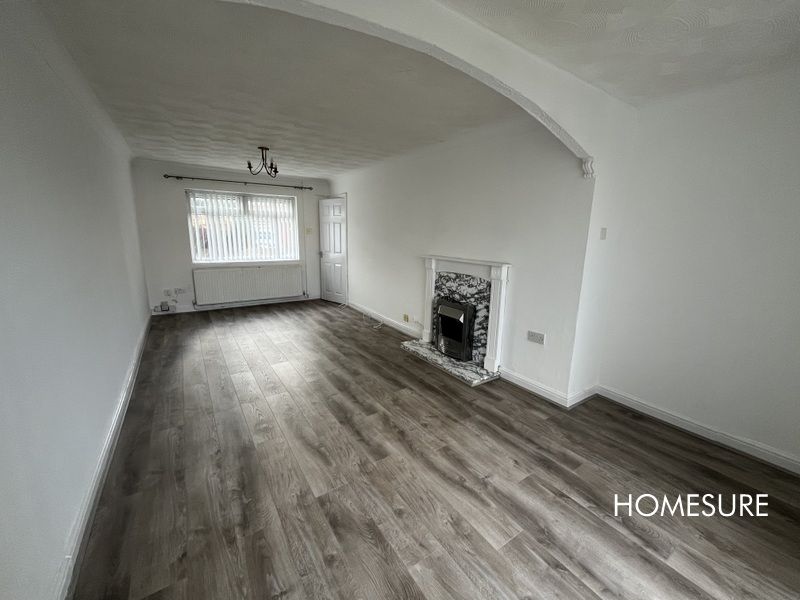 Property photo 3 of 11 Lounge