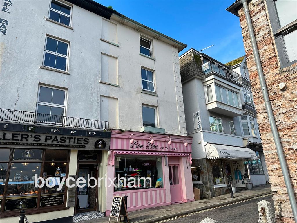 Property photo 1 of 9 6A The Strand