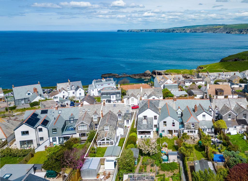 Property photo 1 of 25 18 Tintagel Terrace