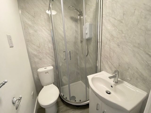 Property photo 2 of 3 Bathroom