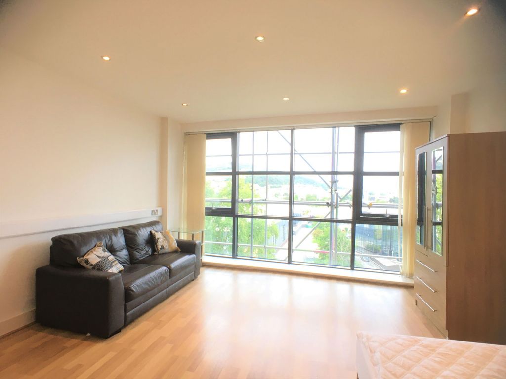 Property photo 3 of 6