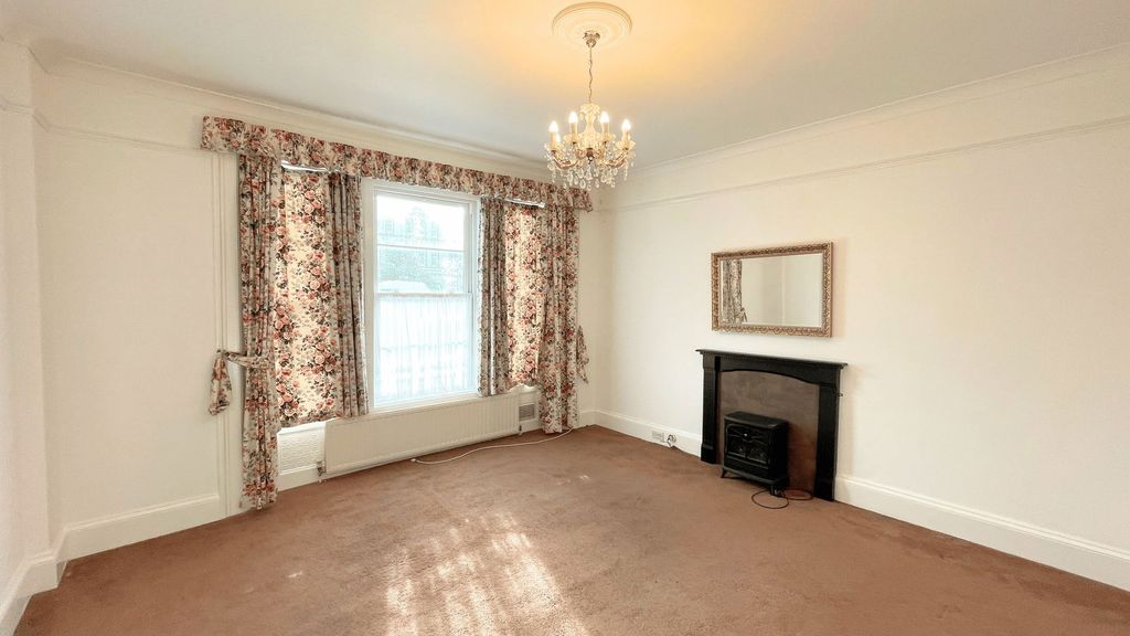 Property photo 2 of 8