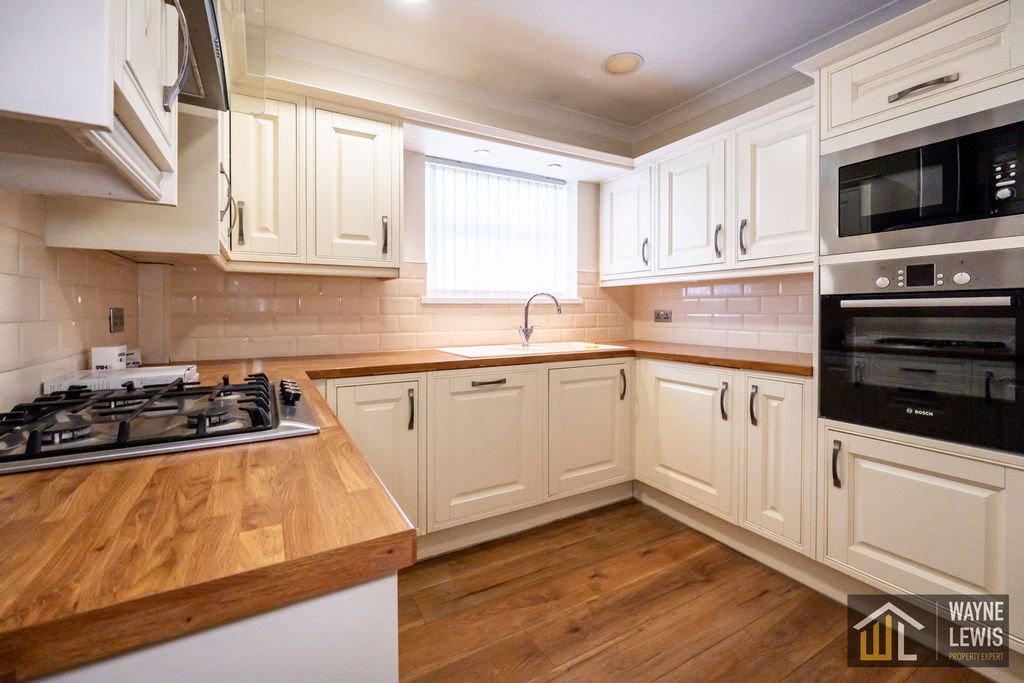 Property photo 2 of 41