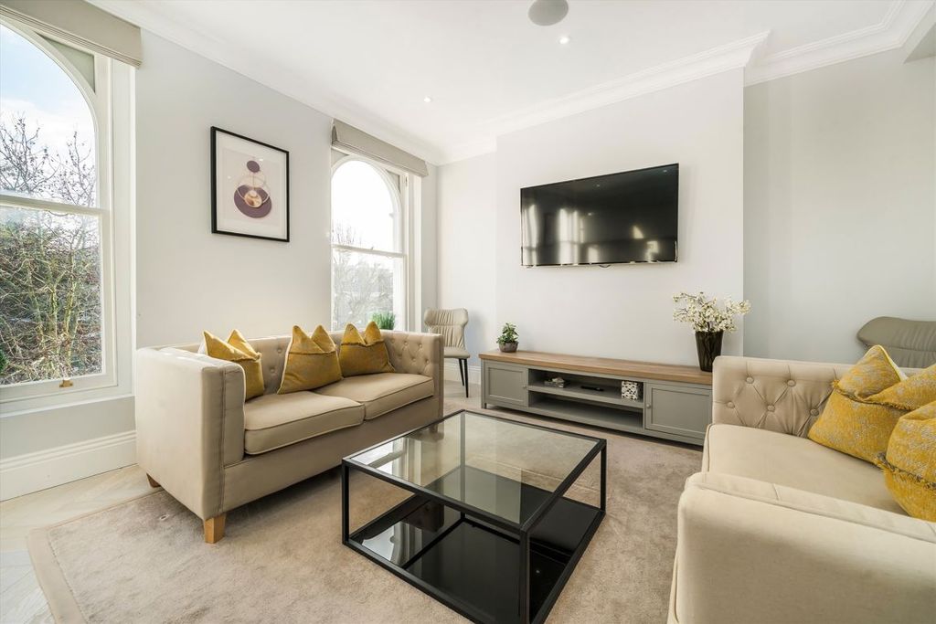 Property photo 3 of 11