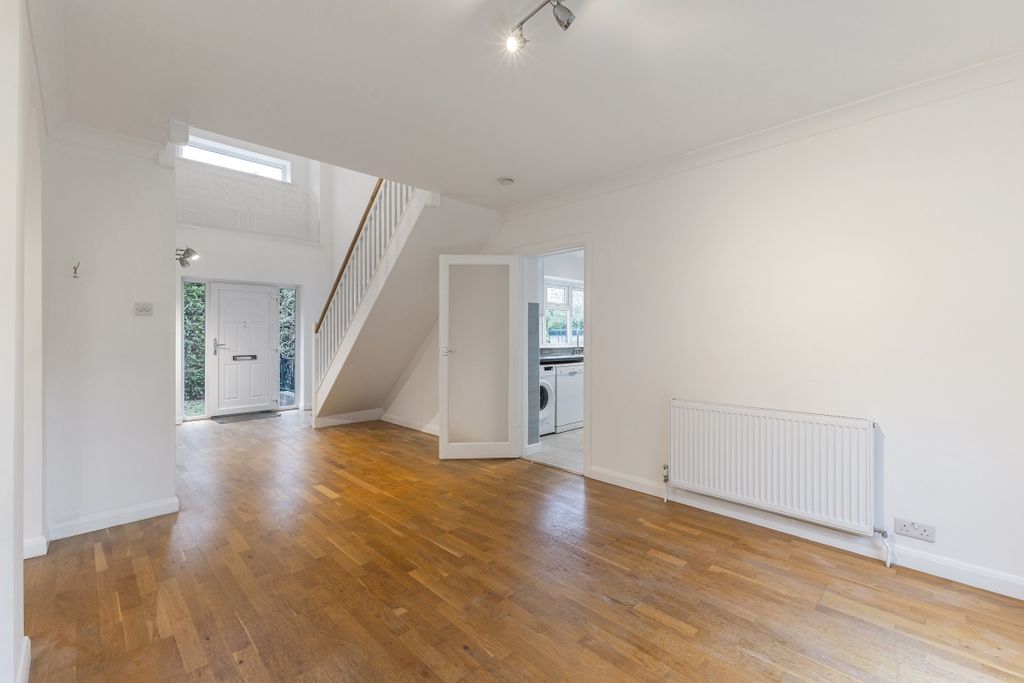 Property photo 2 of 27 101366_96 Oak End...