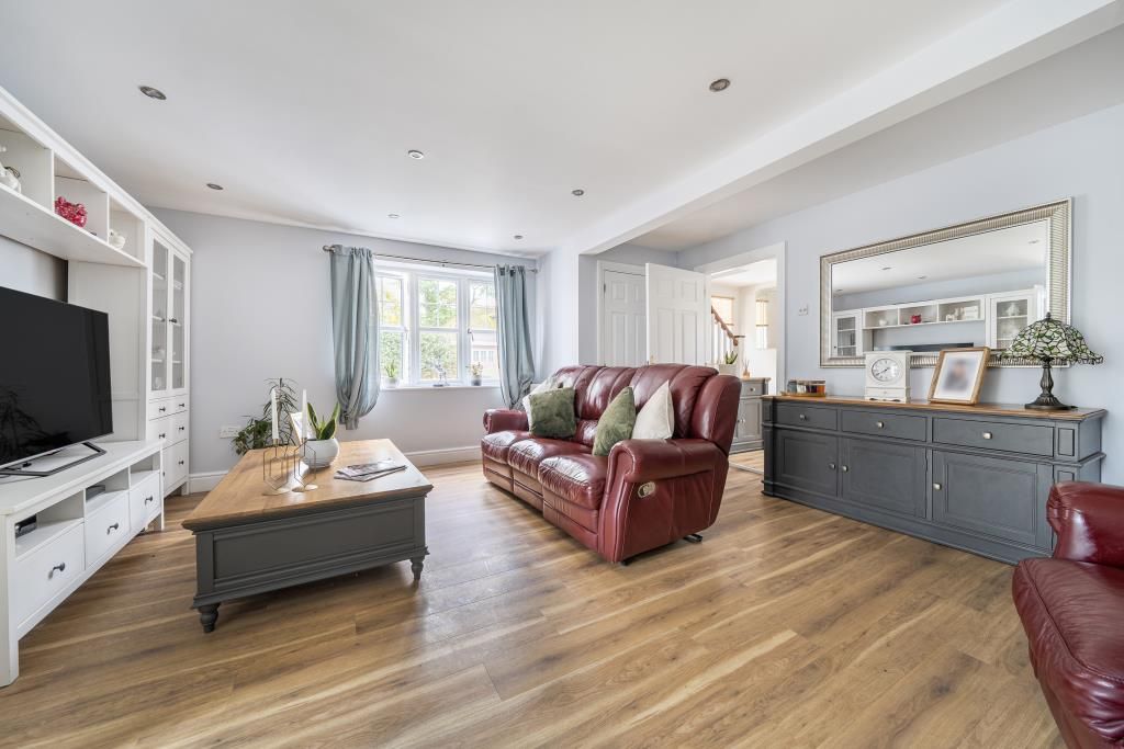 Property photo 2 of 25 Living Room