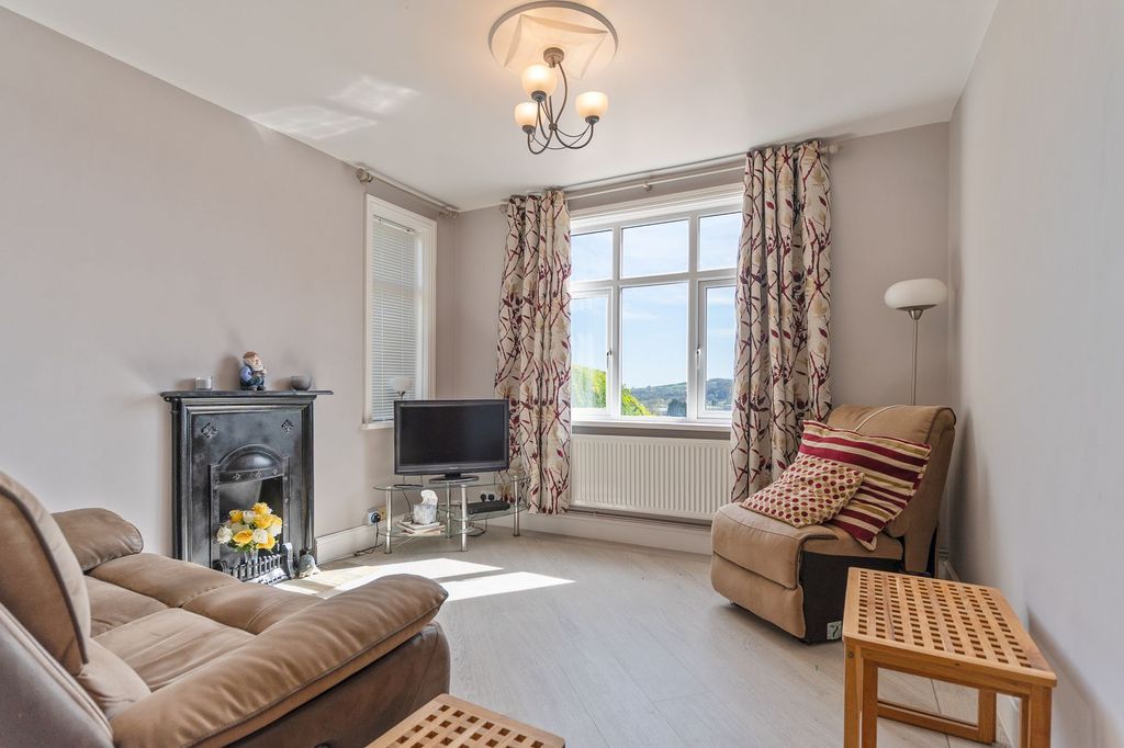 Property photo 3 of 28