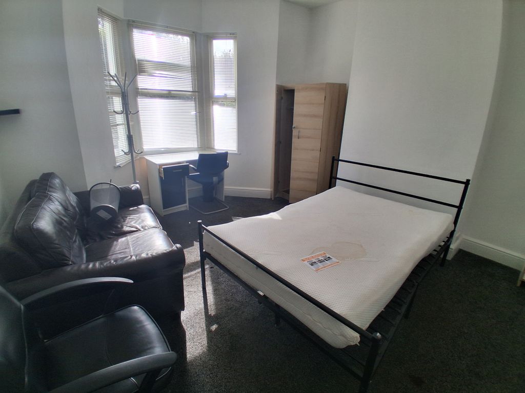 Property photo 2 of 10 1000083836