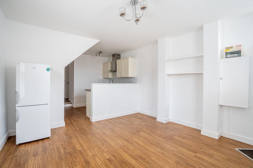 Property photo 1 of 9 Kitchen