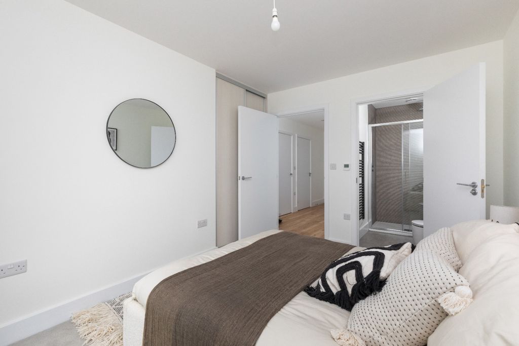 Property photo 2 of 8 4883892