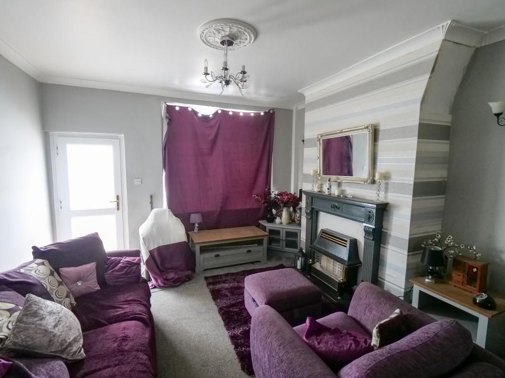 Property photo 2 of 8 Lounge