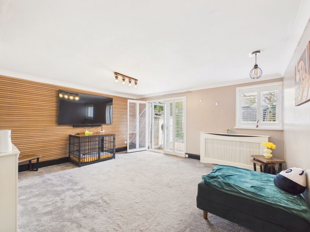 Property photo 2 of 16 5301893