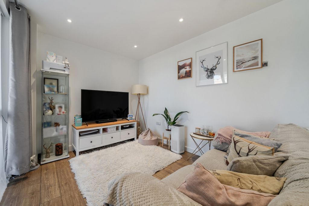 Property photo 2 of 21 1510891-7-6A8Da03...