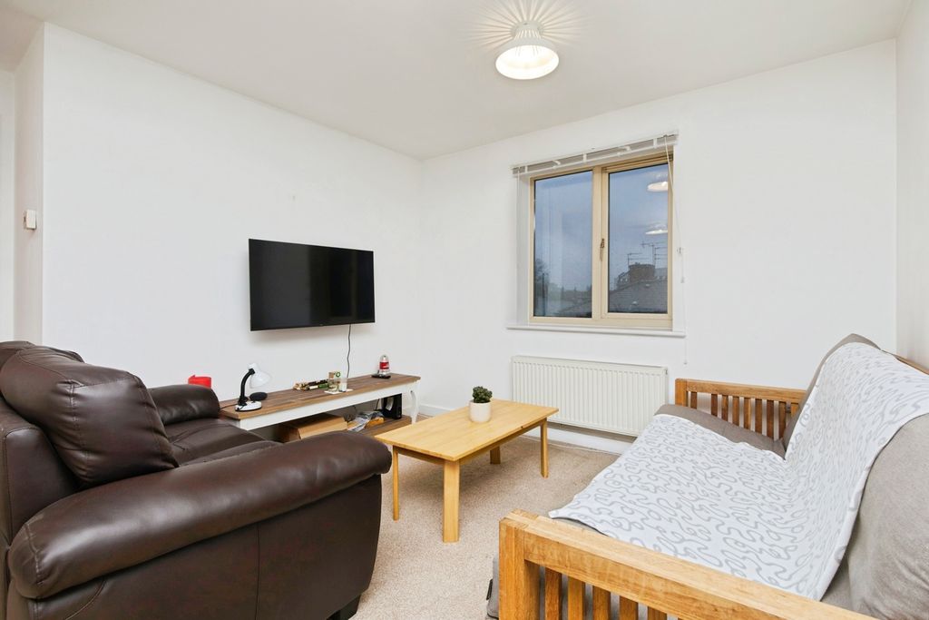 Property photo 3 of 17 Kitchen/Living Room