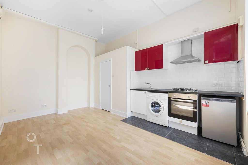 Property photo 1 of 5 Kitchen (Main)