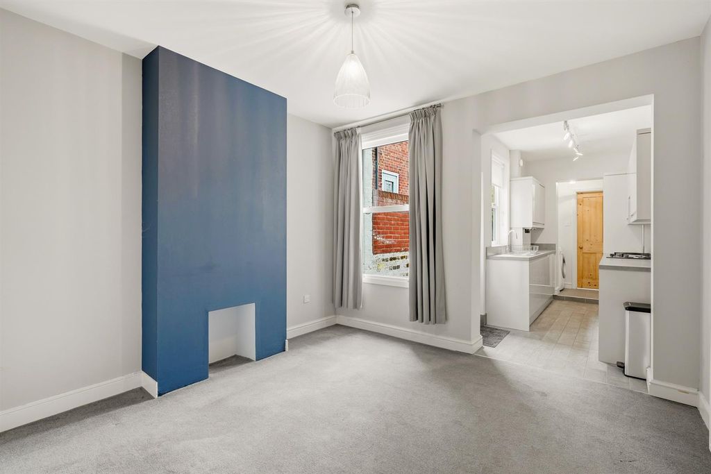 Property photo 3 of 18 14Chesterst-007.Jpg