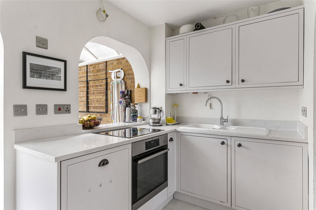 Property photo 3 of 18 Kitchen