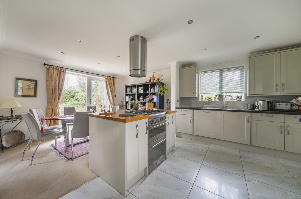 Property photo 3 of 21 Picture 3