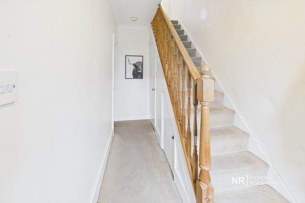 Property photo 3 of 11 Entrance Hall