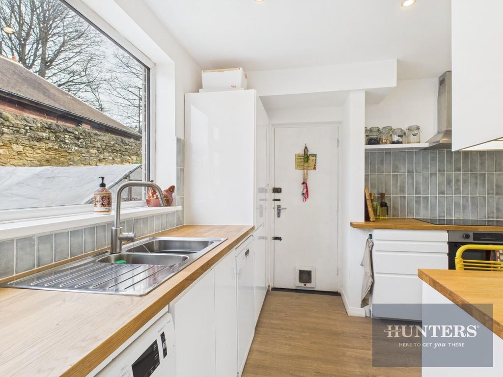 Property photo 2 of 17 Kitchen