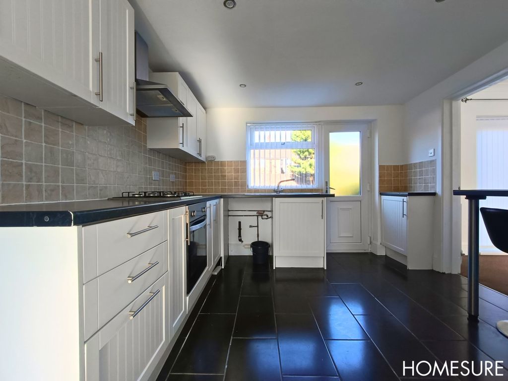 Property photo 2 of 9 Kitchen