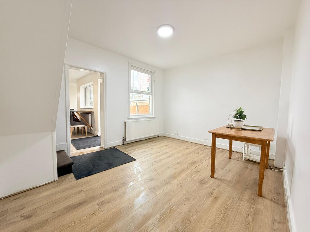 Property photo 2 of 12 Gallery