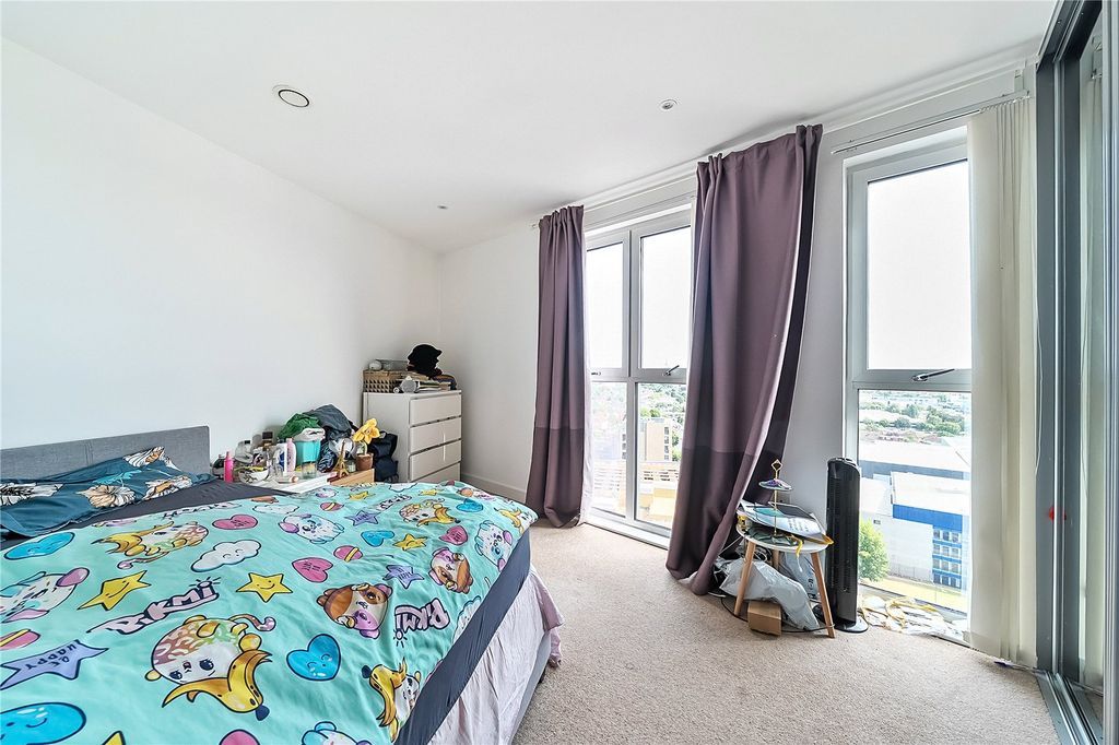 Property photo 2 of 16 Picture No. 11