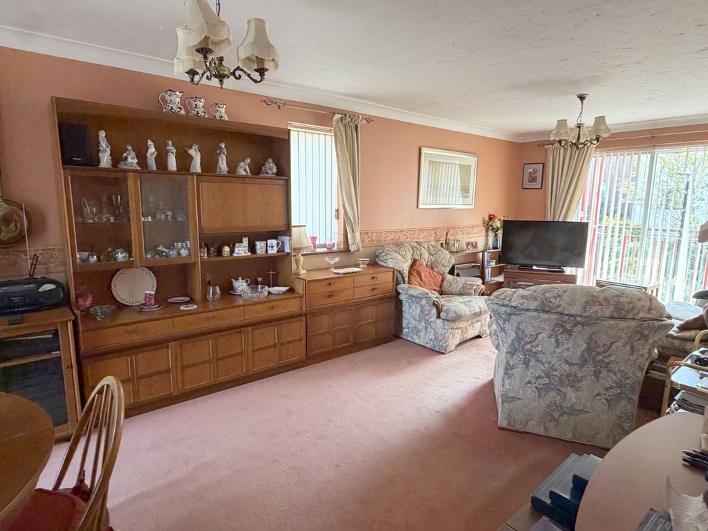 Property photo 2 of 8 Gallery