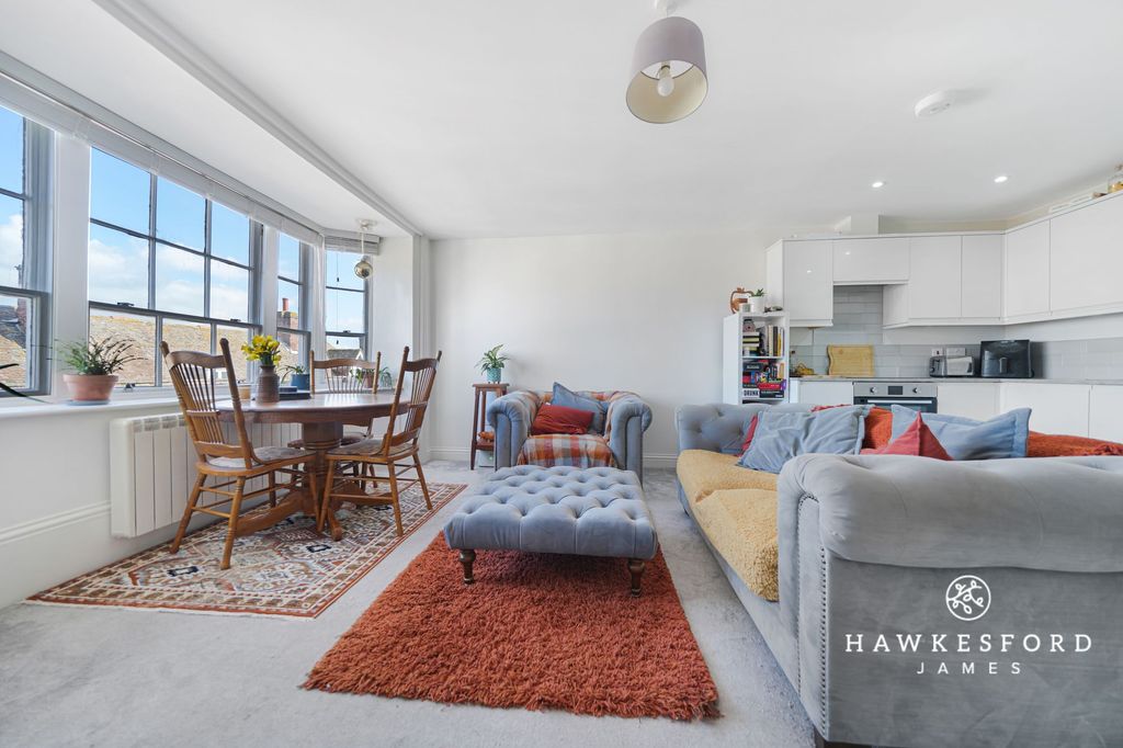 Property photo 3 of 11 Brenchley House, Sittingbourne - Lounge