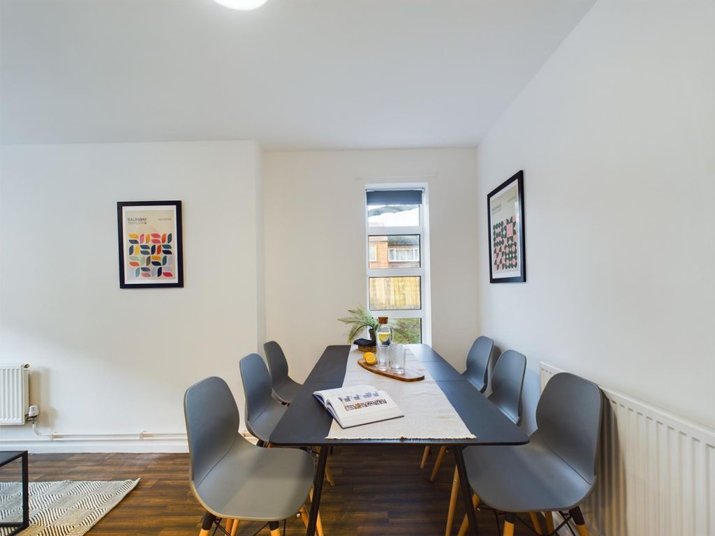 Property photo 3 of 17 A Bright And Inviting Communal Workspace, Perfect ...